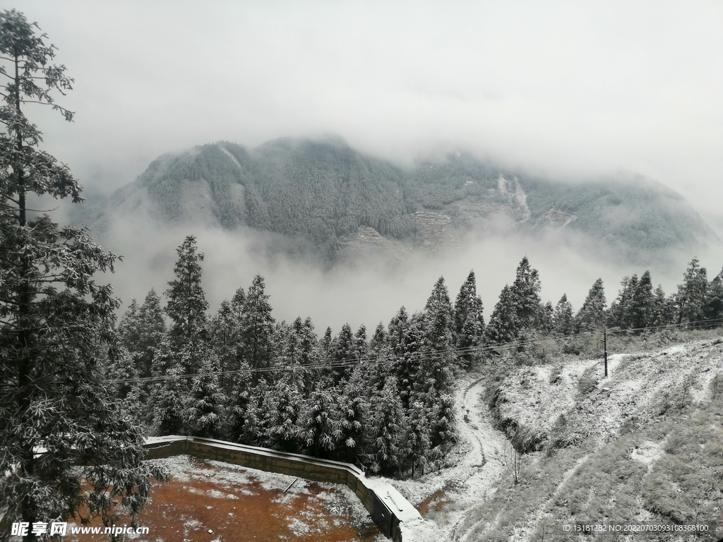 加鸠雪景风光