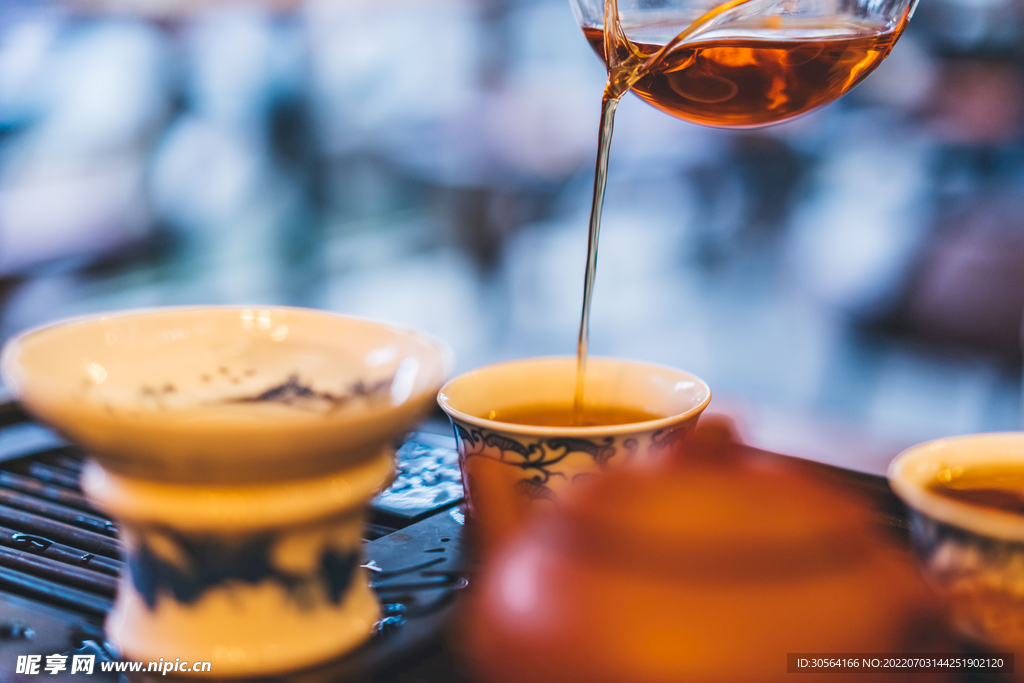 中式复古红茶饮品