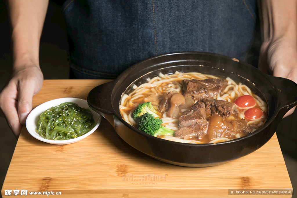 手工牛肉面美食