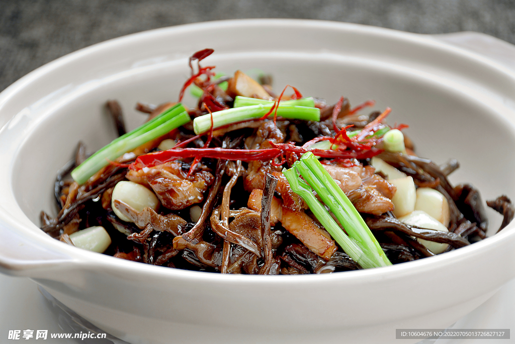 茶菇土鸡煲