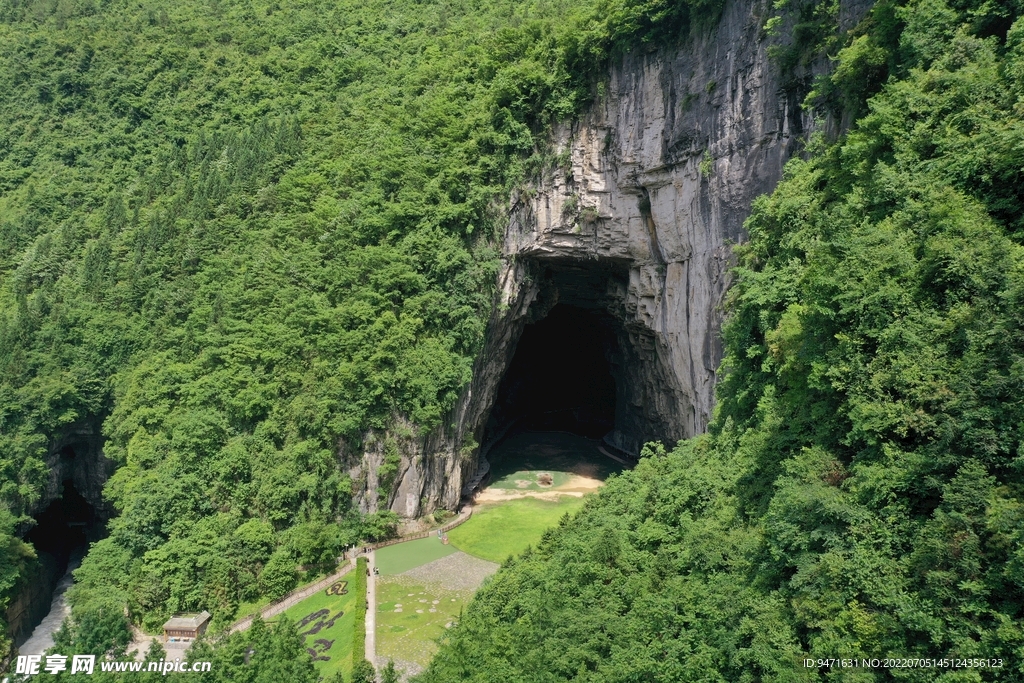 湖北恩施利川白鹊山山洞