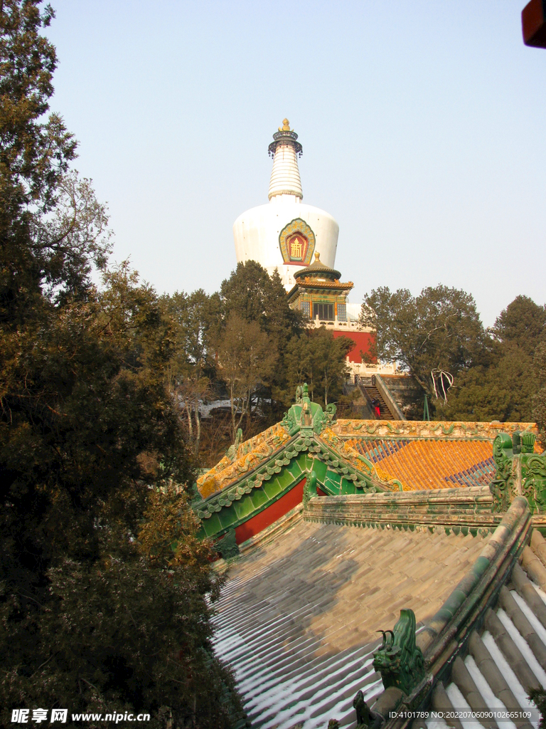 公园建筑白塔