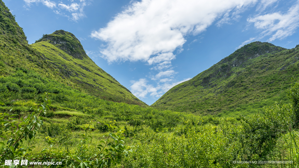 蓝天白云和青山