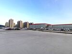 日暮下的停车场