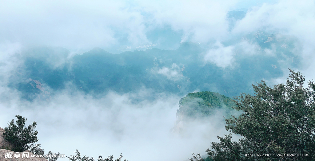 山间云雾