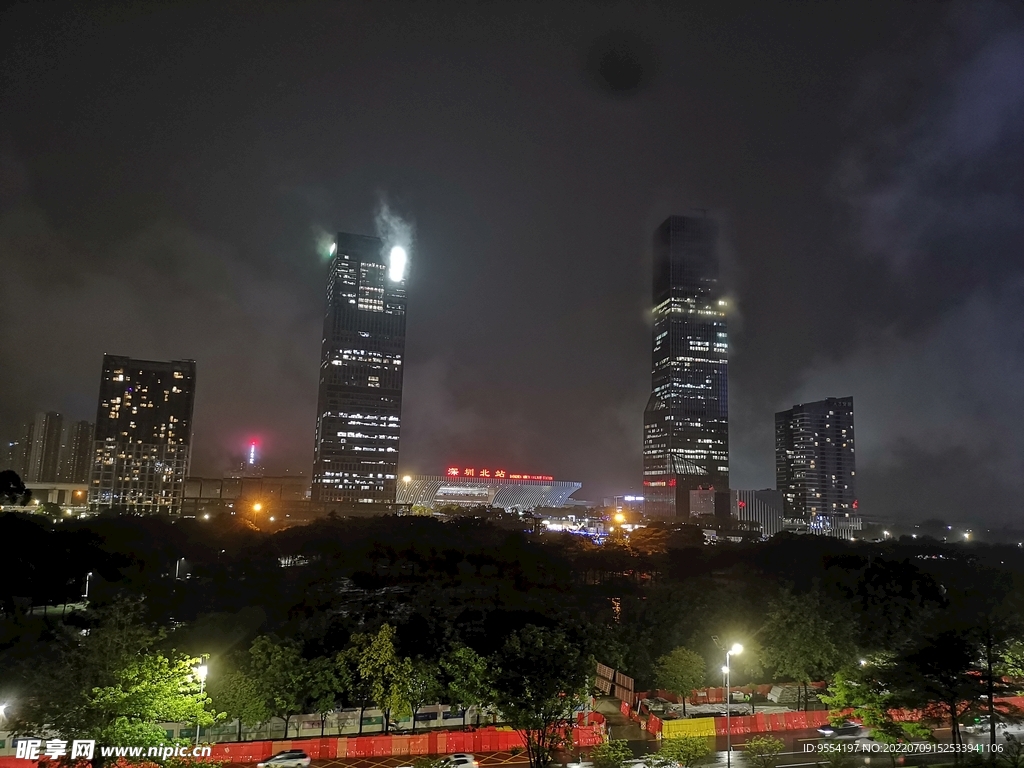 深圳北站雨后夜景