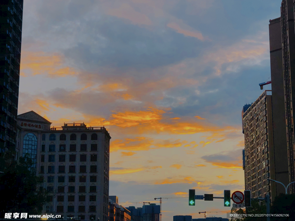 晚霞 蓝天白云图片