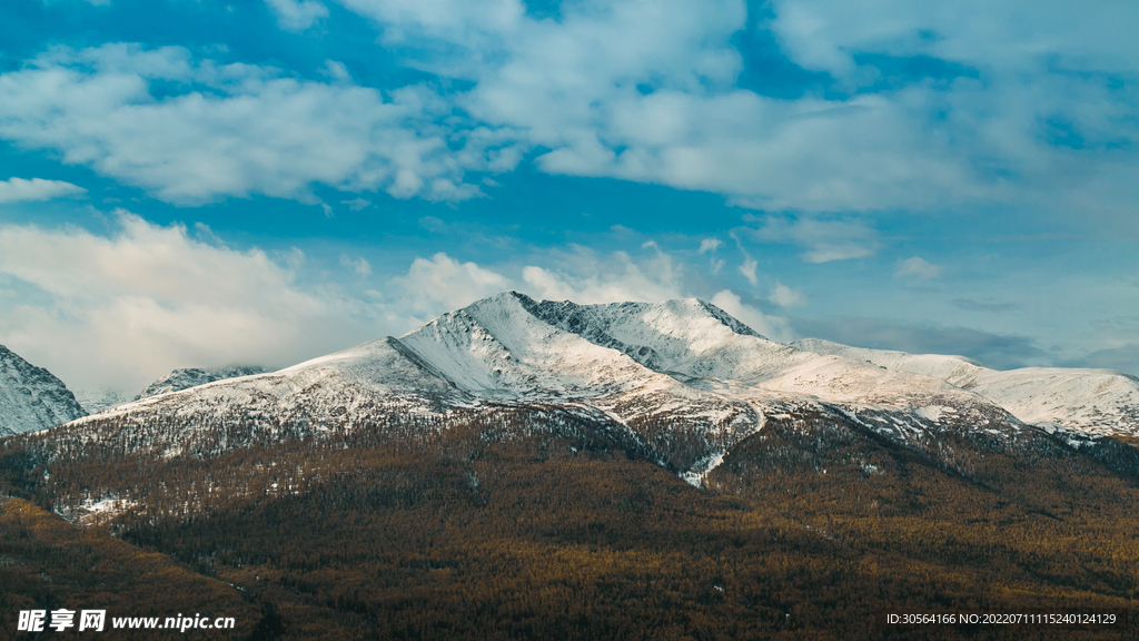 户外冬季雪山山脉