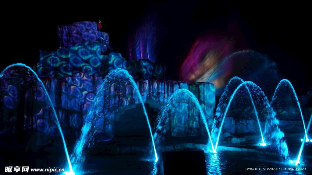 波光泉夜景喷泉实拍 