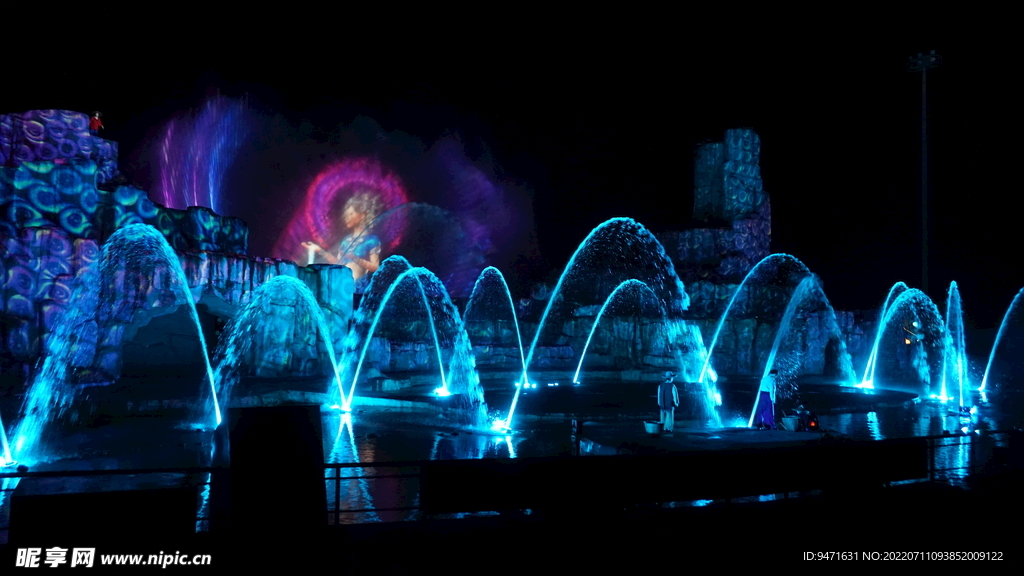 波光泉夜景喷泉实拍