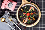 西班牙墨鱼汁海鲜焗饭
