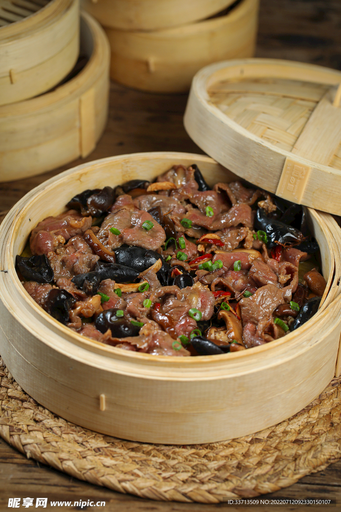 广式木耳蒸牛肉