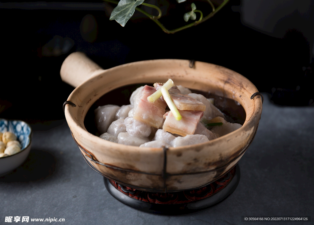砂锅芋粉美食