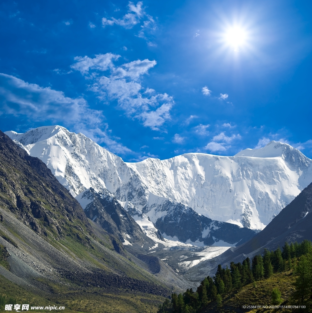 蓝天雪山