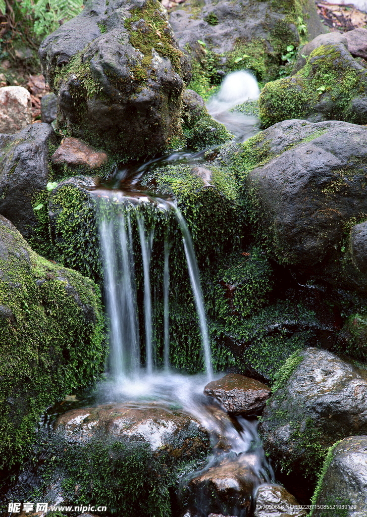 瀑布流水    