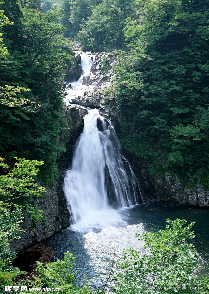 瀑布流水    