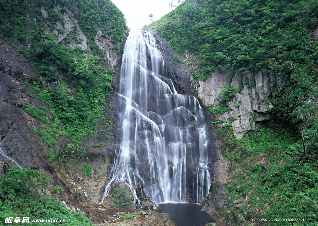 瀑布流水    