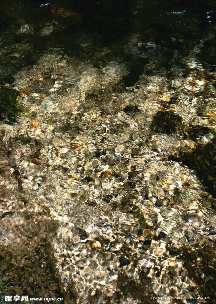 山涧溪流         