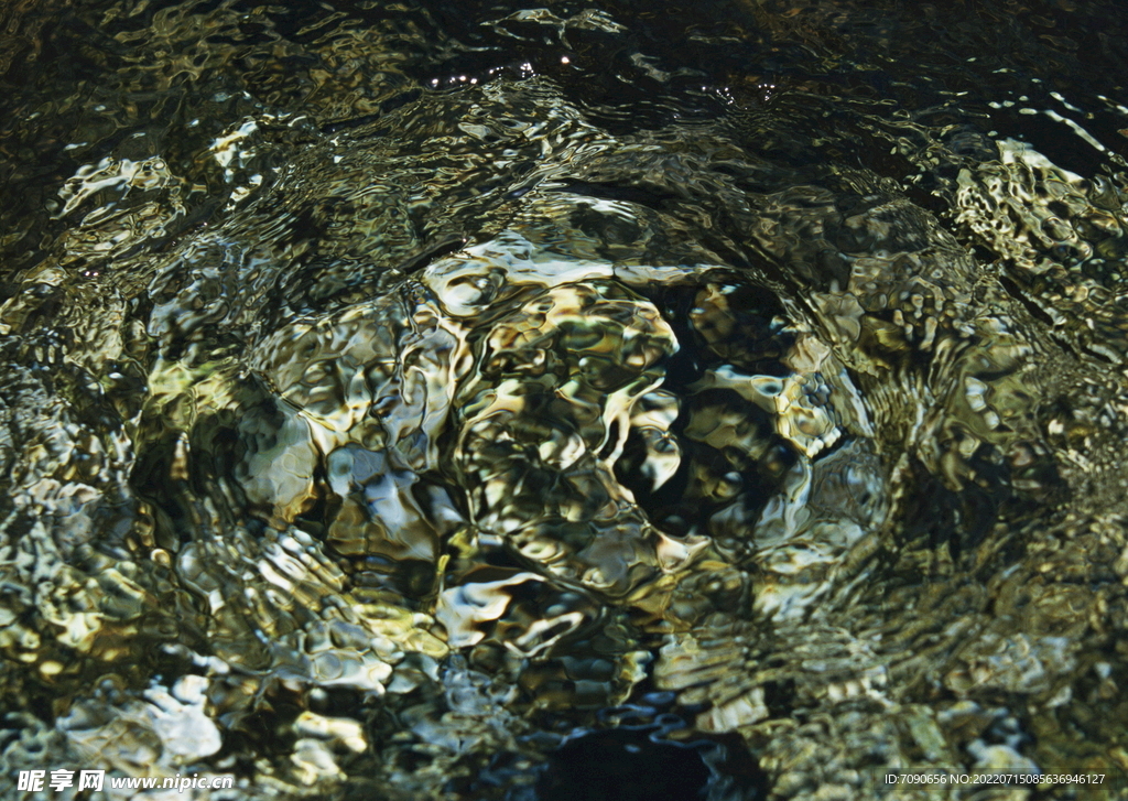 山涧溪流         
