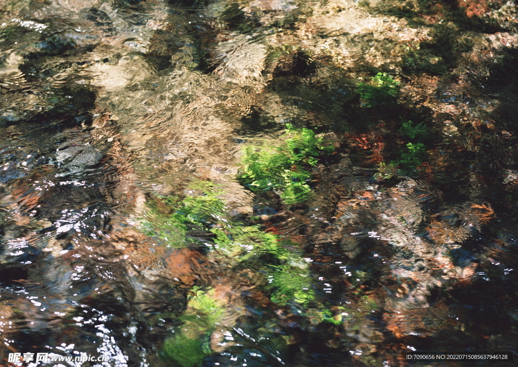 山涧溪流         