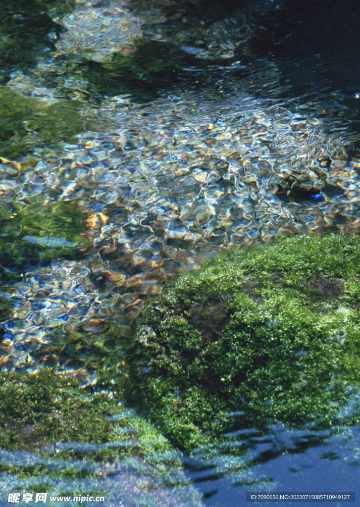 山涧溪流         