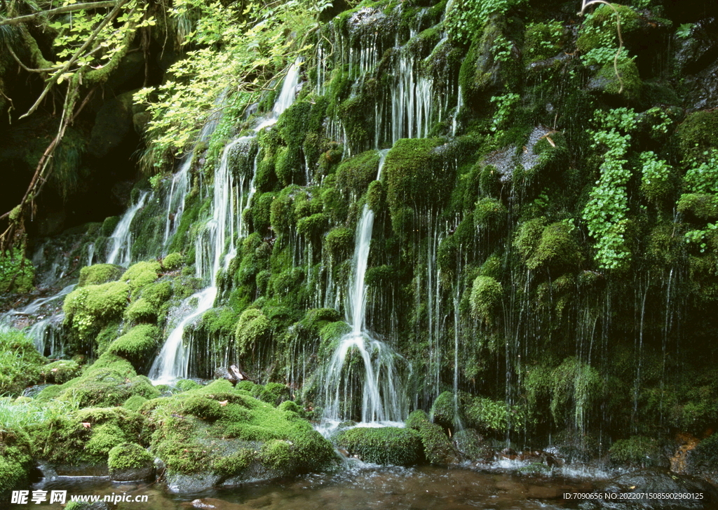 瀑布涌泉          