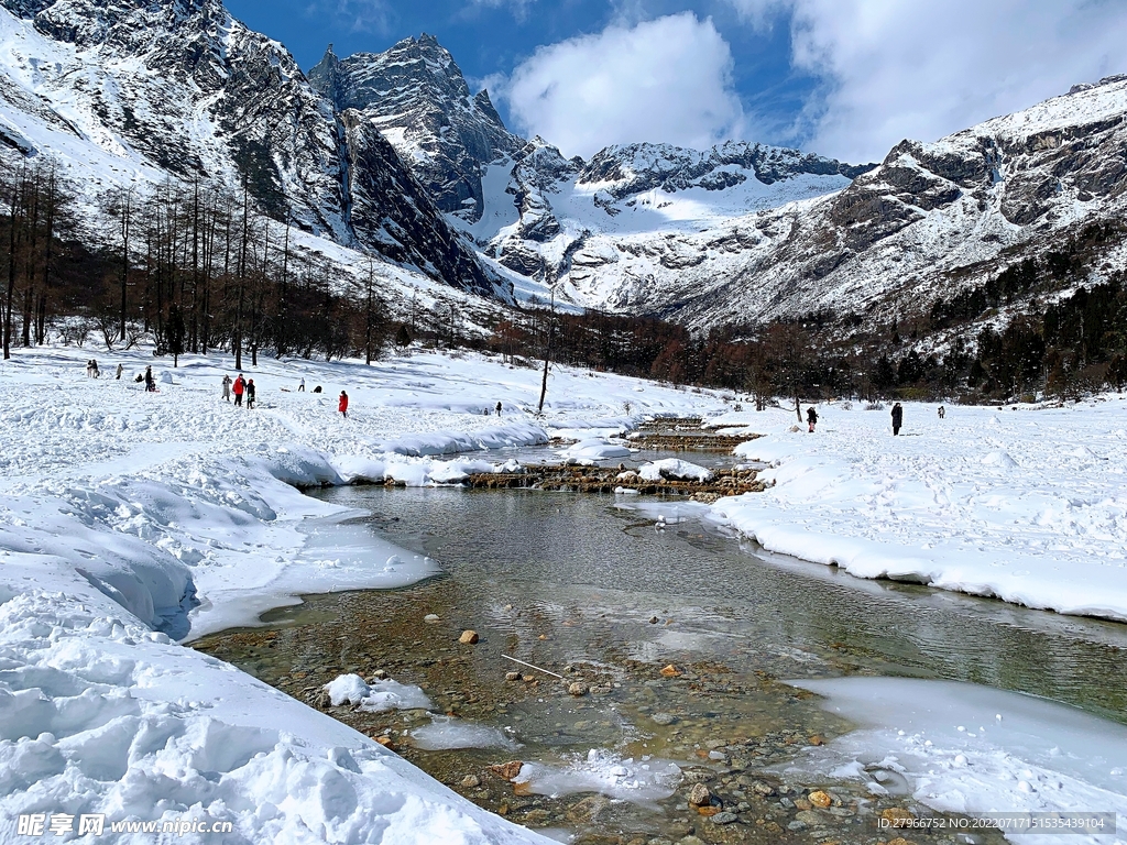 毕棚沟雪山