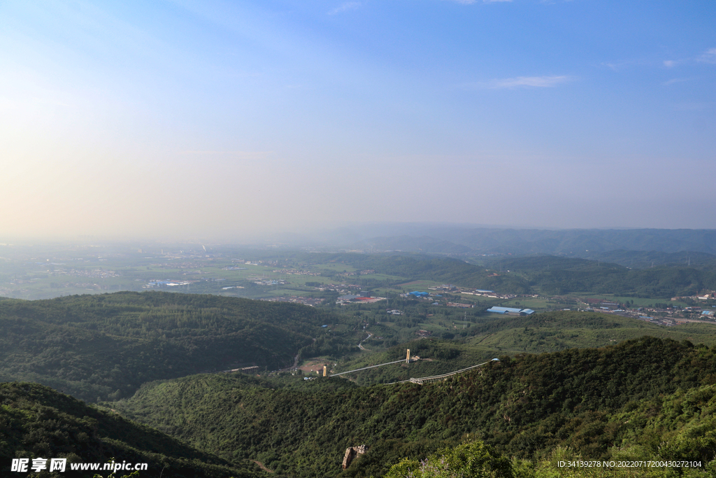  山峰 蓝天 