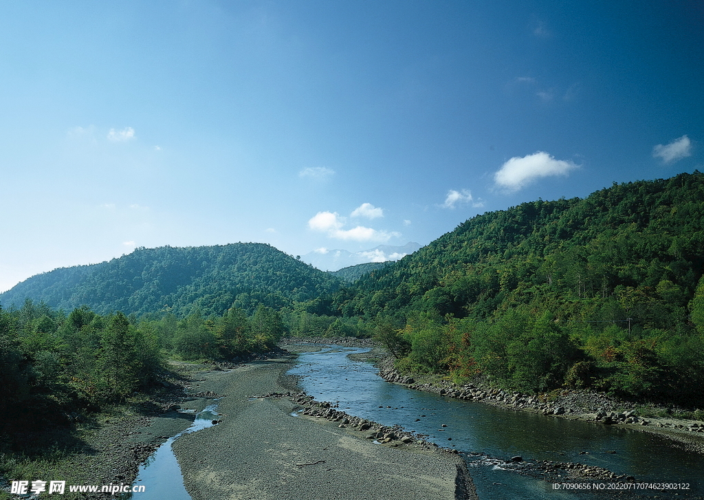 山涧溪流         