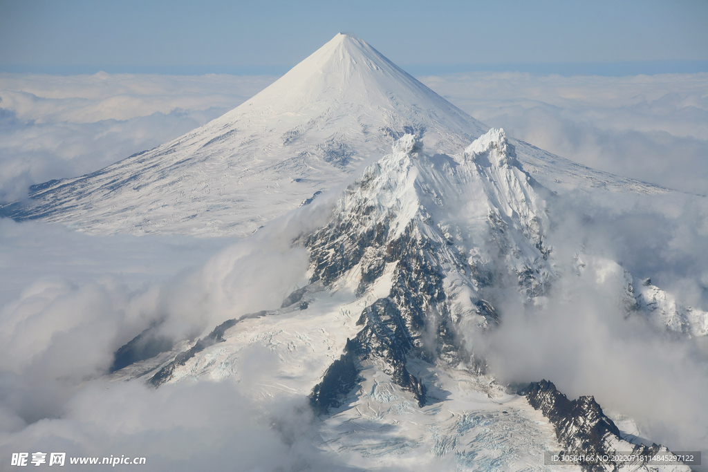 户外雪山山脉自然景观