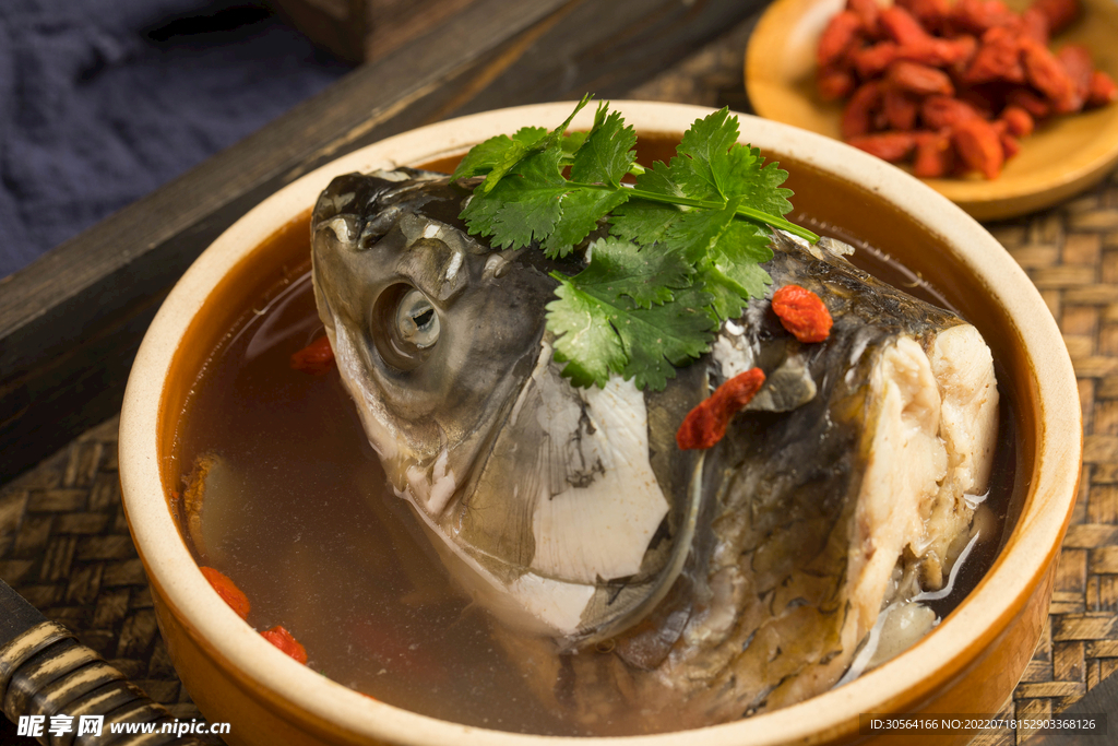 清炖鱼头美食