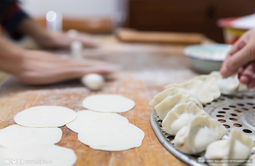 包饺子