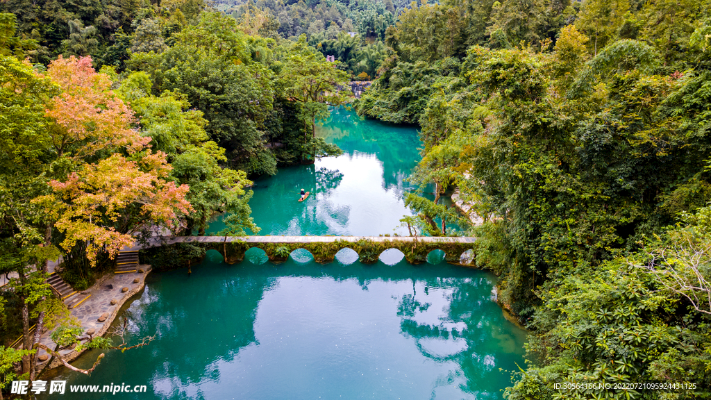 户外森林湖水桥梁建筑