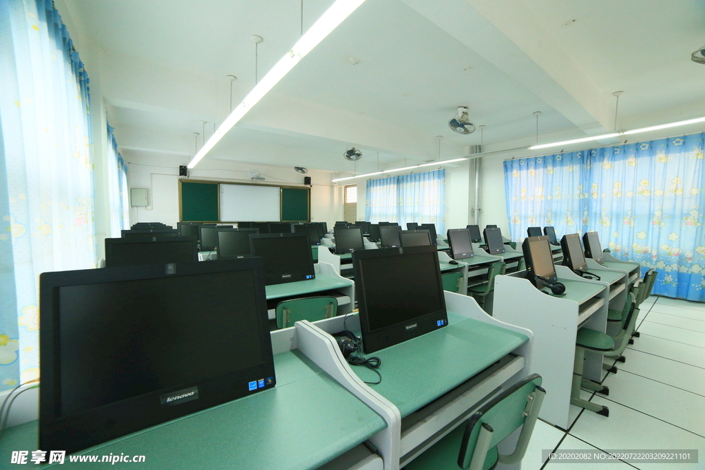 学校计算机教室