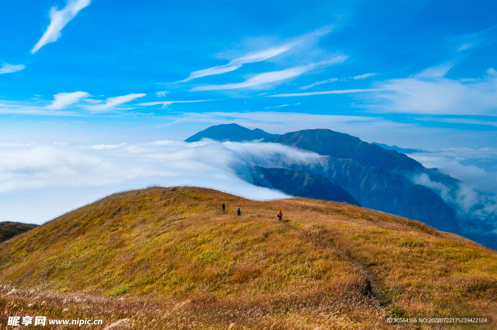 户外秋季山脉山峰