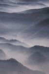 云雾缭绕的山峰