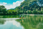夏天绿水青山湖景风光旅游摄影图