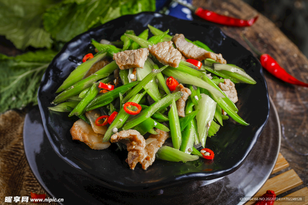 芹菜炒肉美食