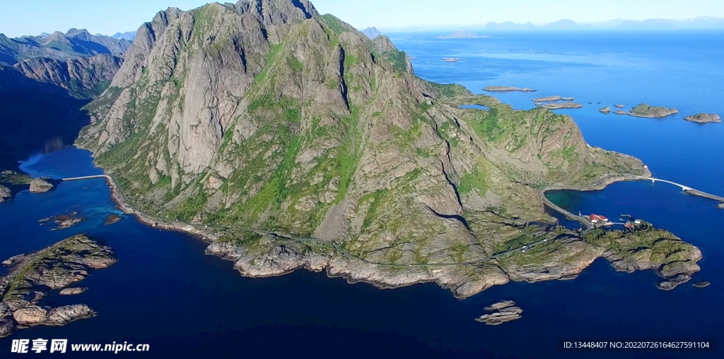 航拍海岸岛屿小镇鸟瞰自然风景