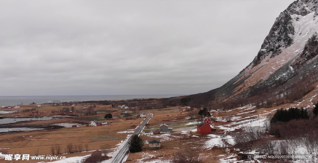 鸟瞰海岸岛屿小镇航拍自然风景