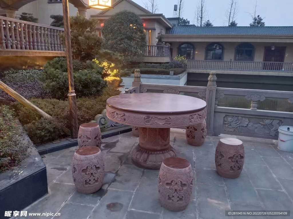 石桌椅