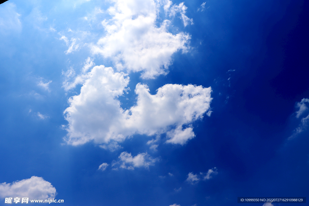 蓝天白云