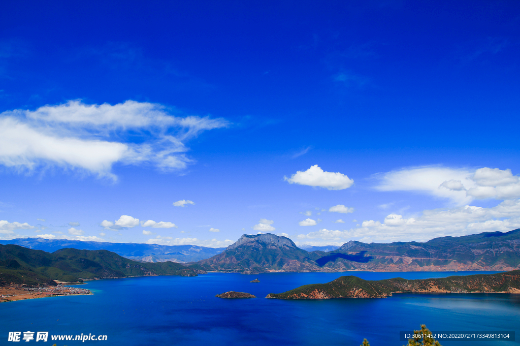 云南泸沽湖风景图