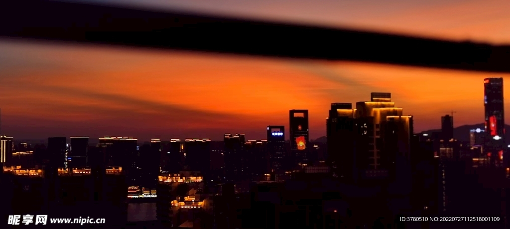 城市夕阳