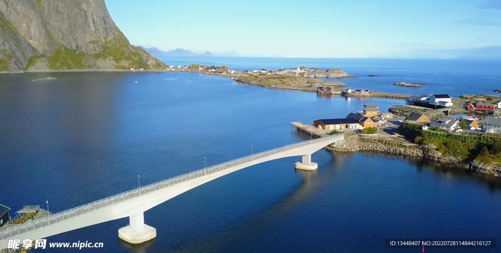 航拍海岸岛屿小镇鸟瞰自然风景