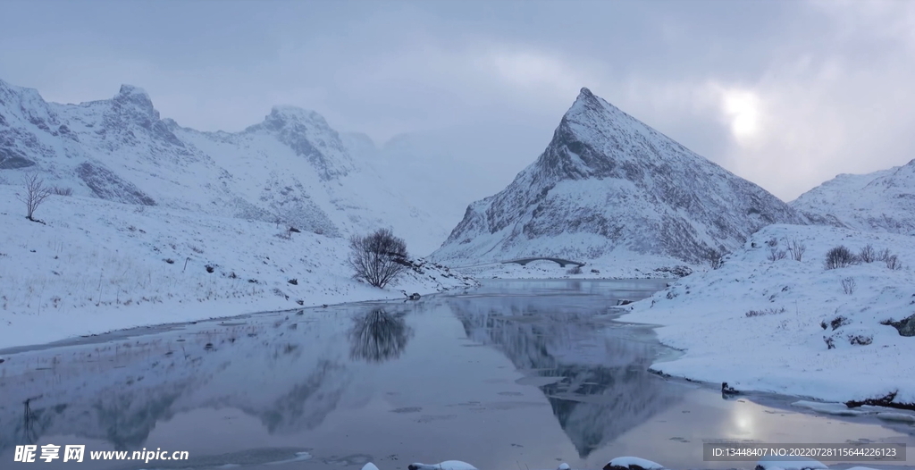 鸟瞰航拍雪山雪景岛屿自然风光