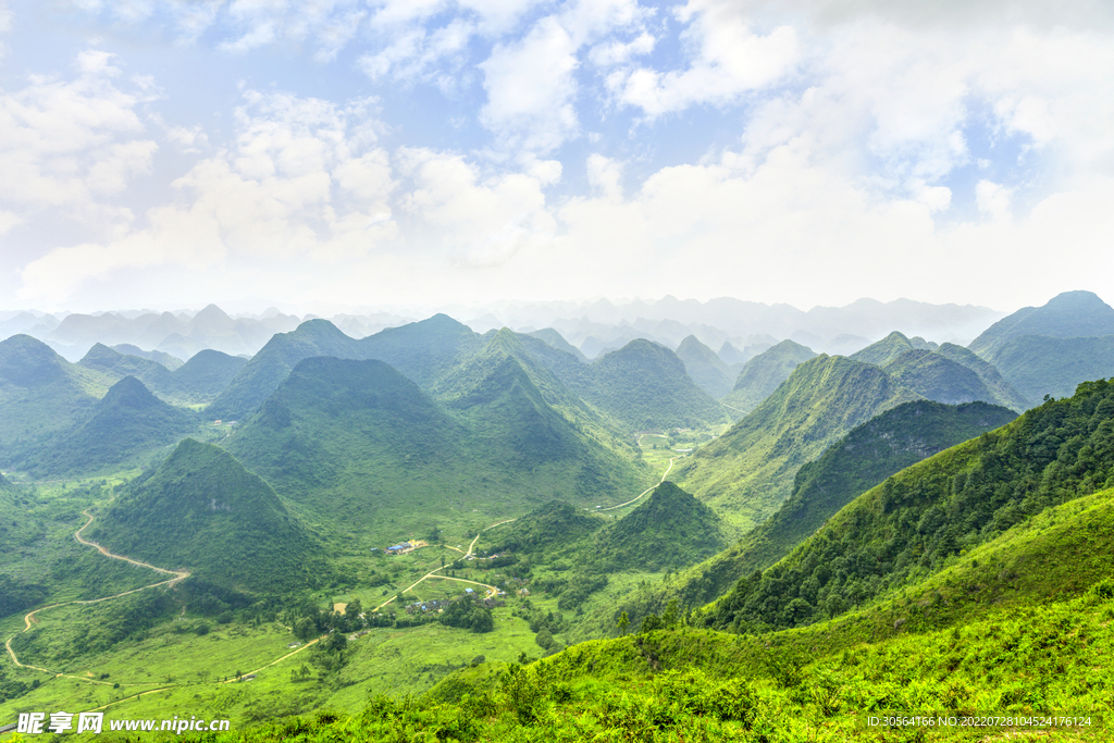 户外春季山峰山脉