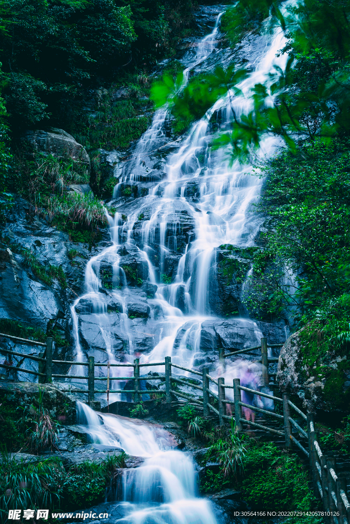 户外瀑布山脉旅游