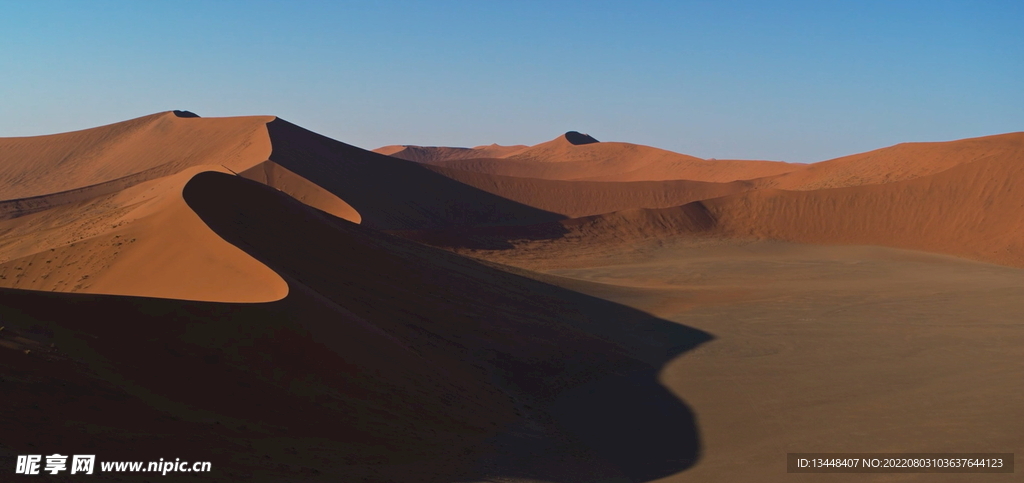 鸟瞰航拍荒野沙漠日照地貌风光