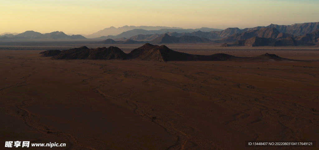鸟瞰航拍荒野沙漠类火星地貌风光